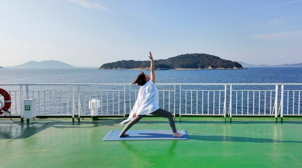 船上ヨガ　海が見えるヨガ　海を見ながらヨガ　瀬戸内海ヨガ　国際両備フェリー　ON船
