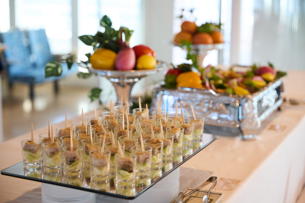 国際両備フェリー おりんぴあどりーむせと チャータークルーズ 貸切遊覧 瀬戸大橋をくぐる 出版記念パーティー 船上パーティー パーティーのおもてなし ビュッフェ料理 パーティー料理 地元食材を使ったパーティー料理