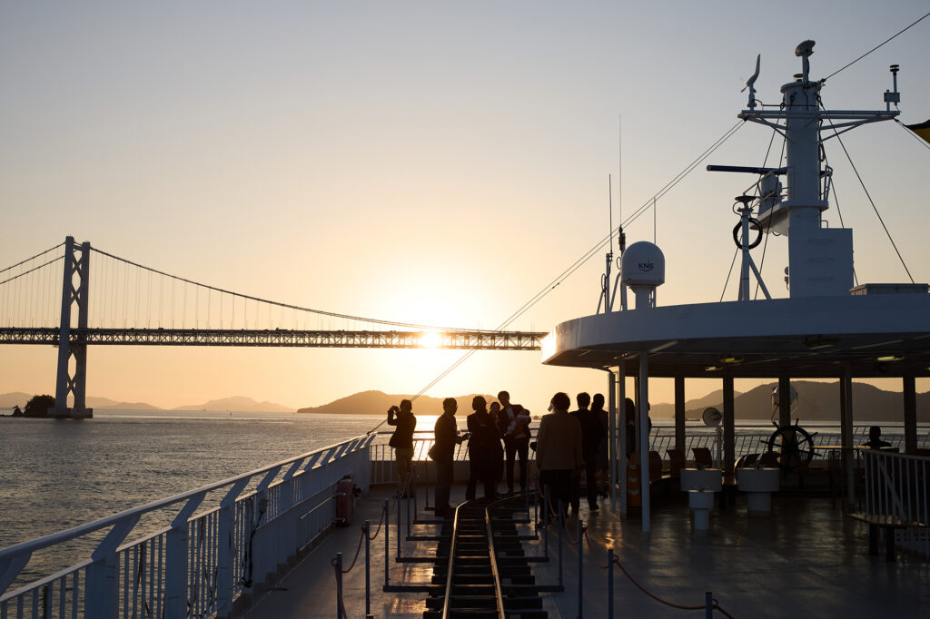 国際両備フェリー おりんぴあどりーむせと チャータークルーズ 貸切遊覧 瀬戸大橋をくぐる 出版記念パーティー 船上パーティー 瀬戸内海クルーズ クルーズ船