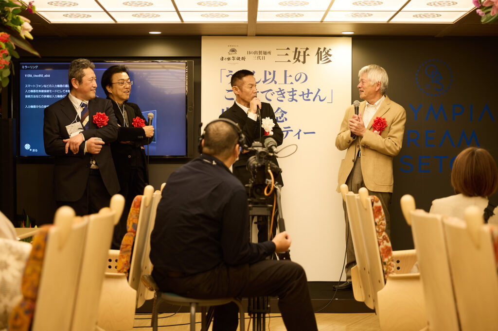 日の出製麺所出版記念船上パーティー うどん談義 ・四国学院大学教授・麺通団団長 田尾和俊様 ・木下製粉株式会社 代表取締役 木下敬三様 ・日の出製麺所 三代目 三好修さん