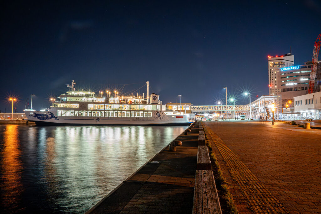 国際両備フェリー おりんぴあどりーむせと チャータークルーズ 貸切遊覧 瀬戸大橋をくぐる 出版記念パーティー 船上パーティー 瀬戸内海クルーズ クルーズ船 高松港 夜景